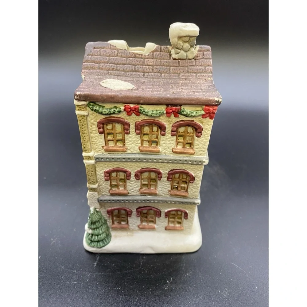 The Christmas House Collection Town Bank illuminated Porcelain‎ Item # 088534